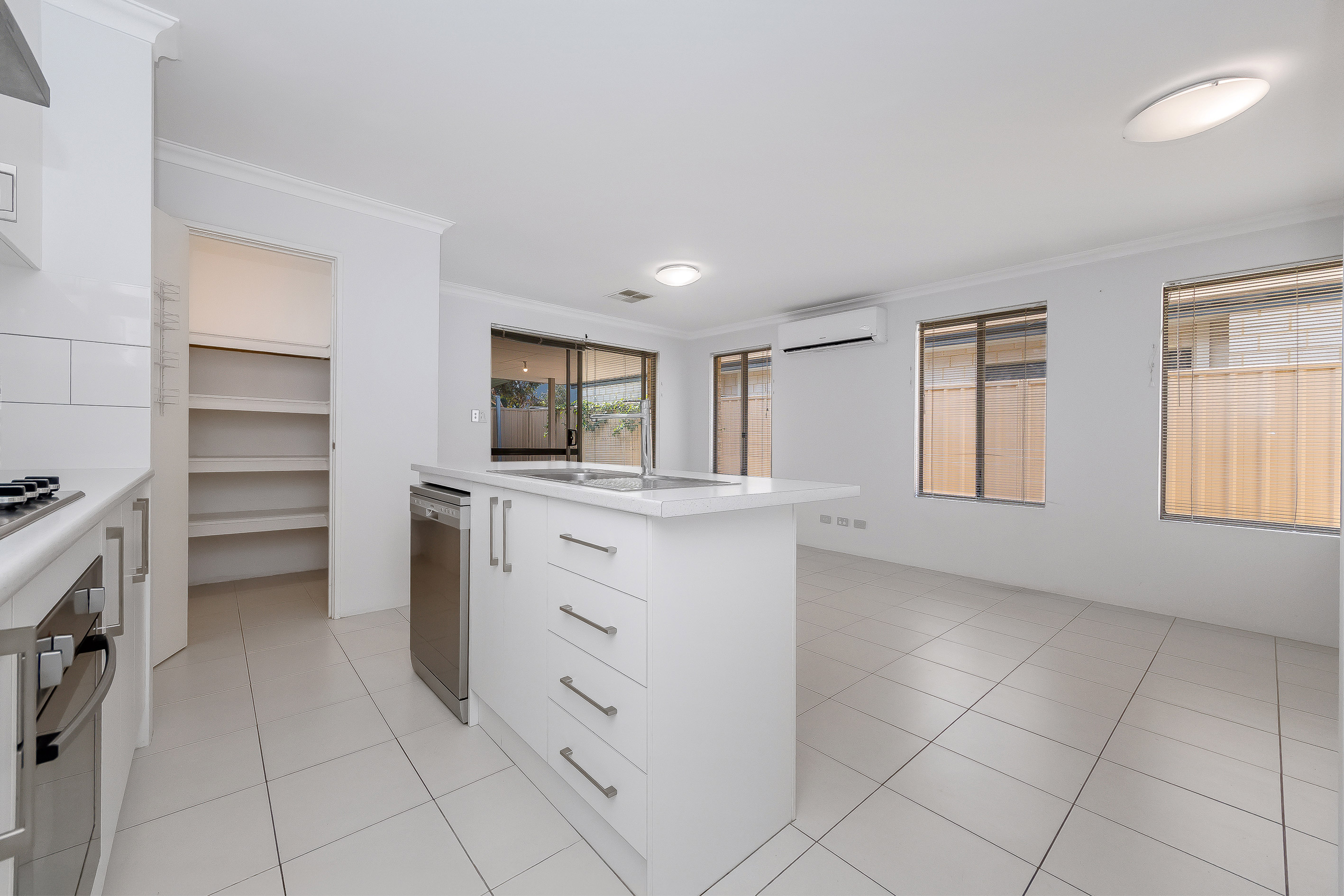 11 Engle Close, Maddington, WA 6109 AUS