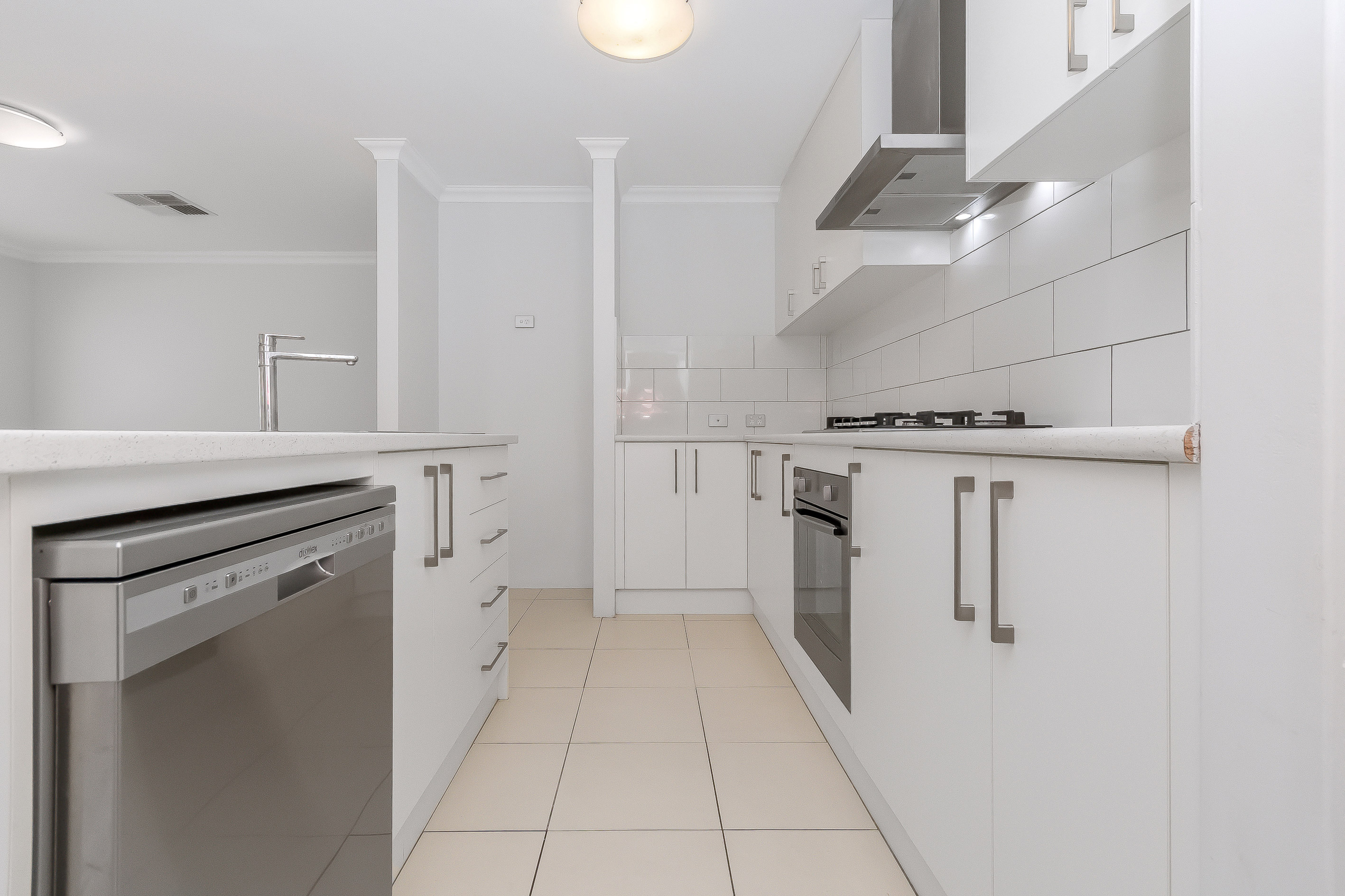 11 Engle Close, Maddington, WA 6109 AUS