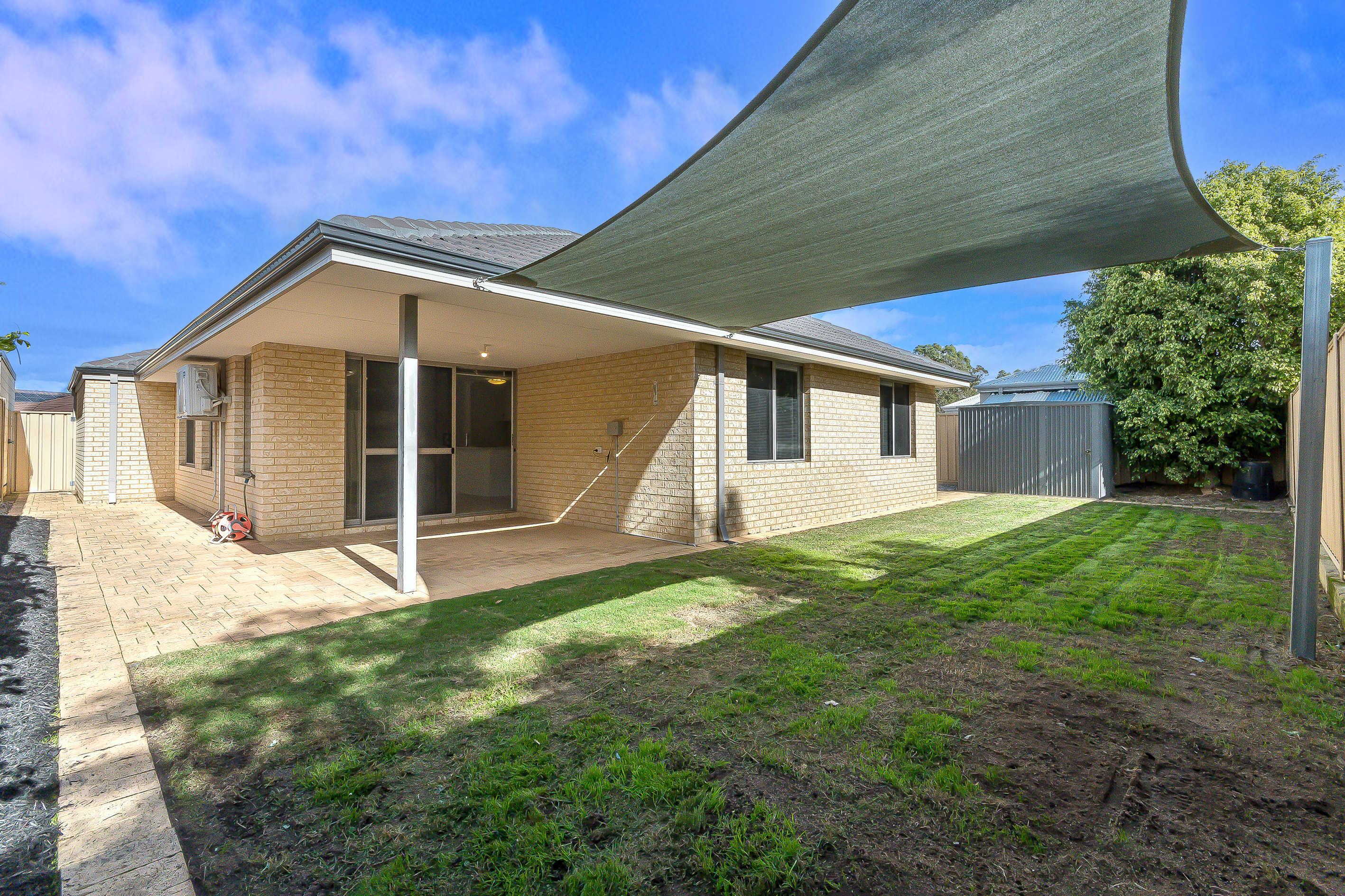 11 Engle Close, Maddington, WA 6109 AUS