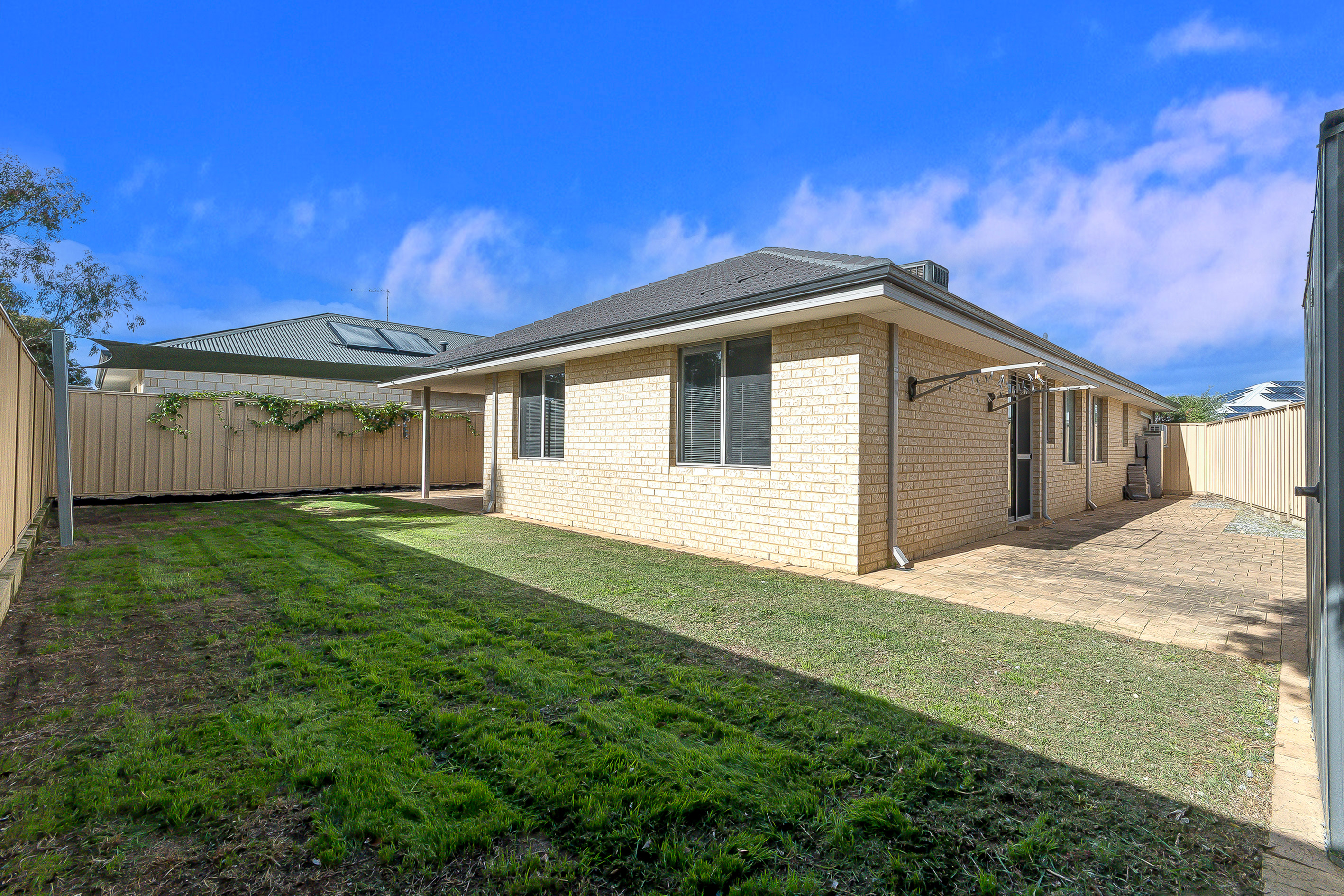 11 Engle Close, Maddington, WA 6109 AUS