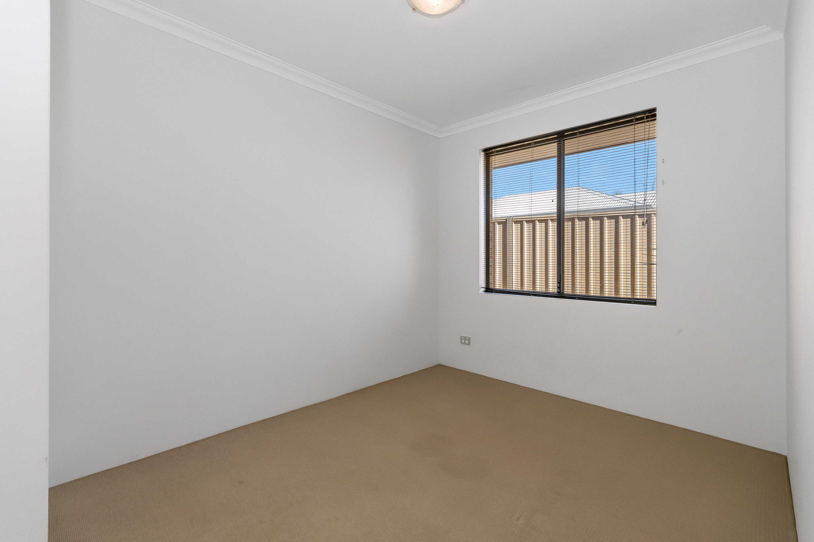 11 Engle Close, Maddington, WA 6109 AUS