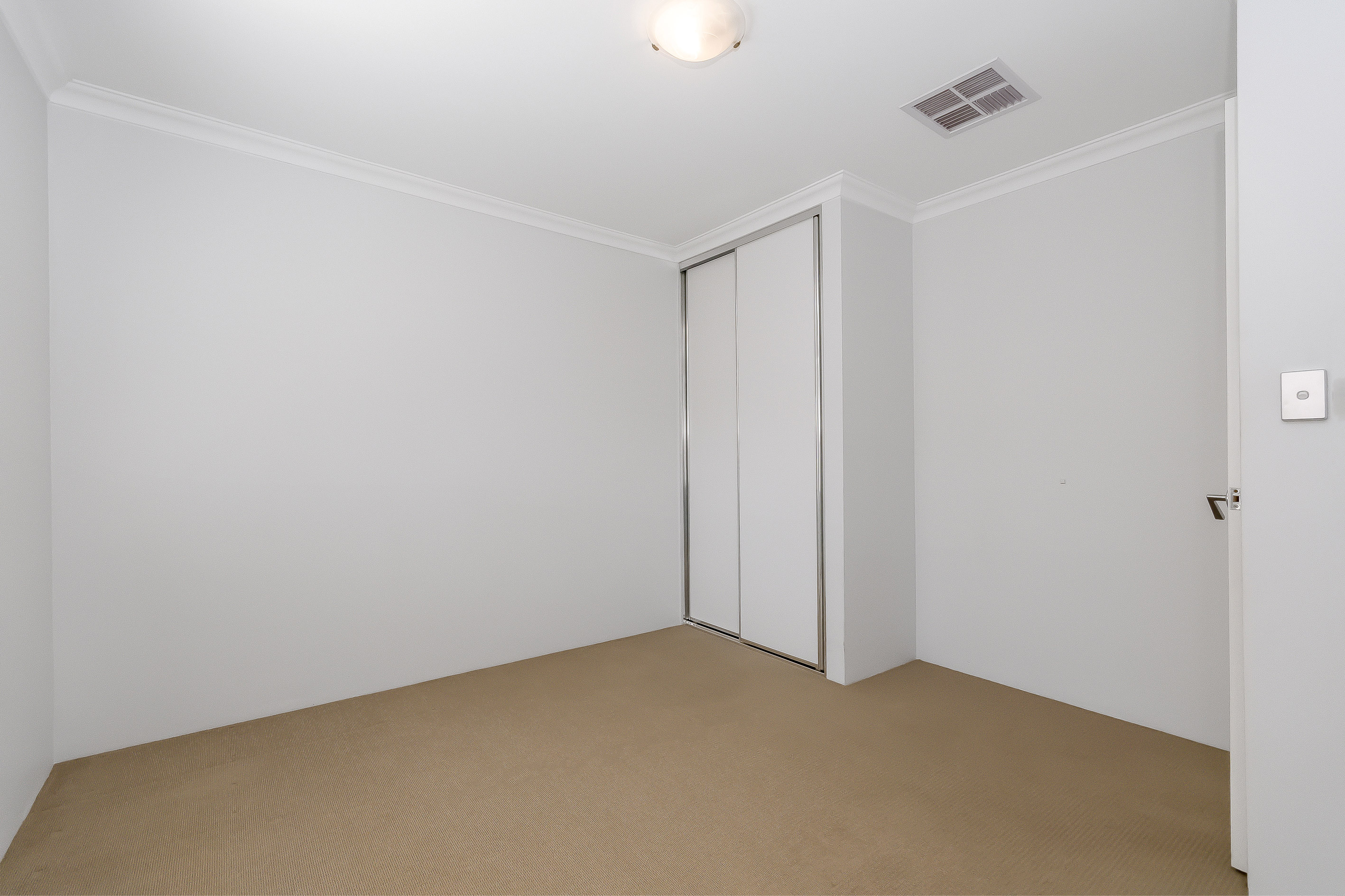 11 Engle Close, Maddington, WA 6109 AUS