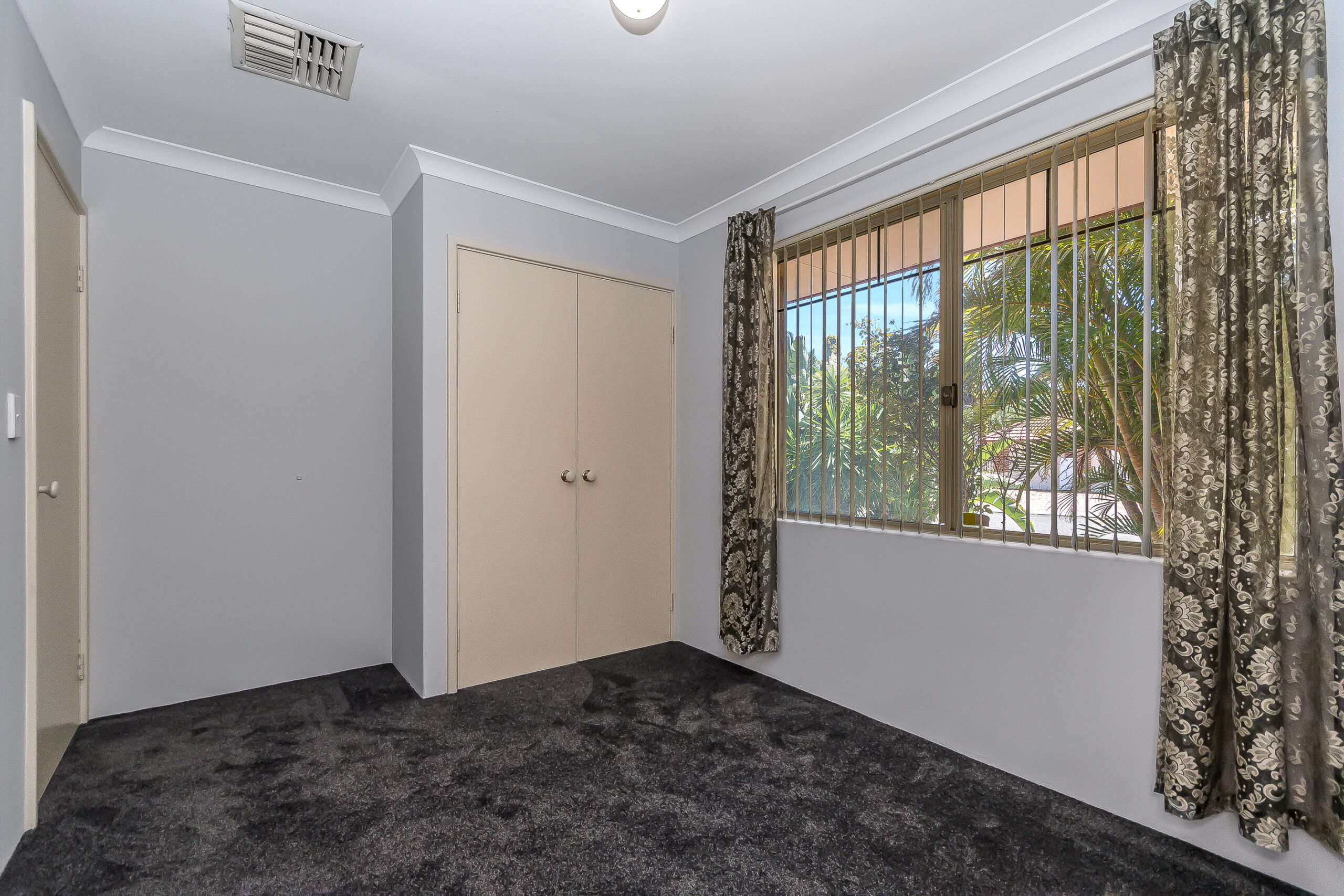 6 Osterley Retreat, Canning Vale, WA 6155 AUS