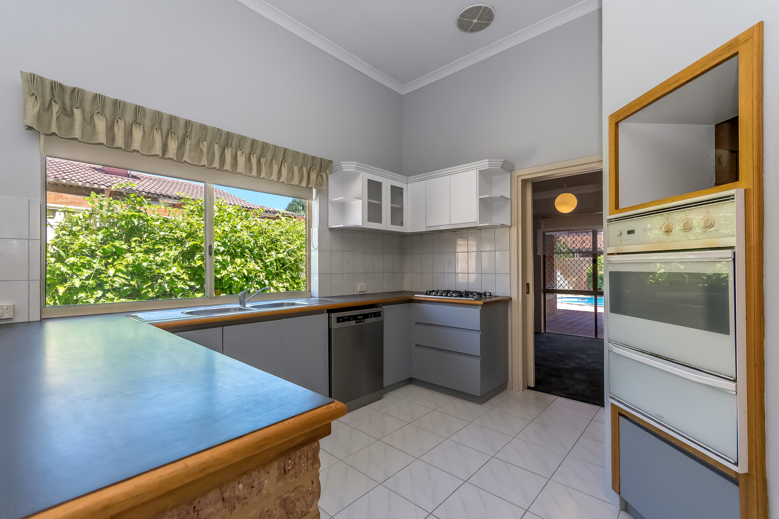 6 Osterley Retreat, Canning Vale, WA 6155 AUS