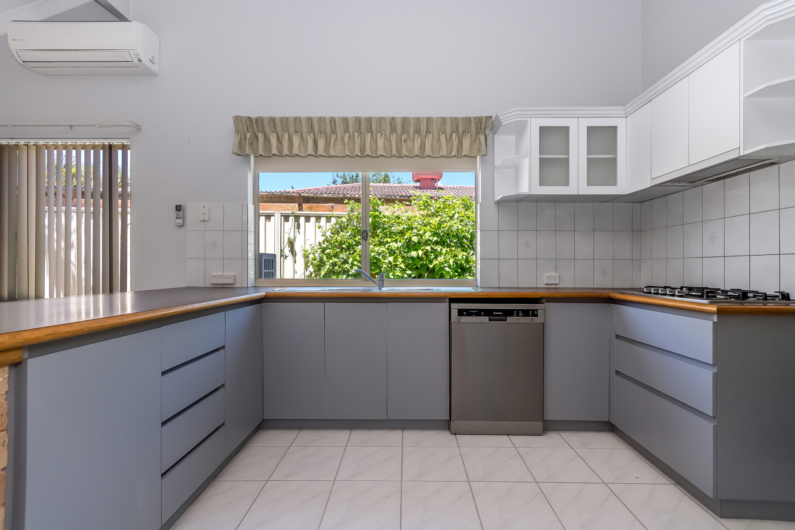 6 Osterley Retreat, Canning Vale, WA 6155 AUS