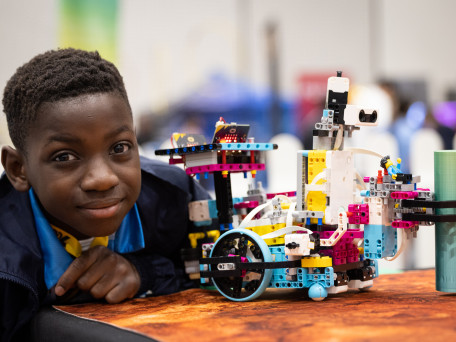 Faruk Abdulrazak Y5 from Tambrey Pry at the Resources Technology Showcase at PCEC