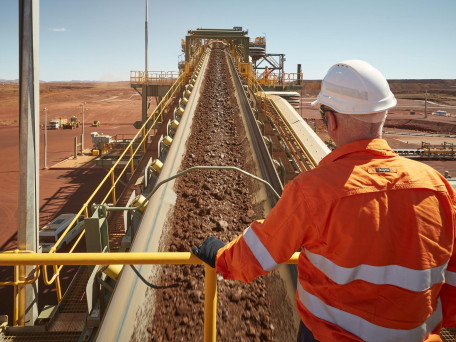 BHP has today achieved first ore at its US$3.6 billion South Flank mine in the central Pilbara, Western Australia.

South Flank is an 80 Mtpa sustaining mine, and will be the most technically advanced high quality iron ore mine in Western Australia. Together with the existing Mining Area C, it will form the largest operating iron ore hub in the world – producing 145 million tonnes of iron ore each year.