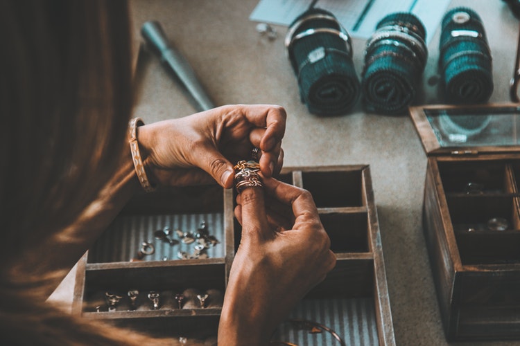 2024/11/Jewelry-Making-1.jpg