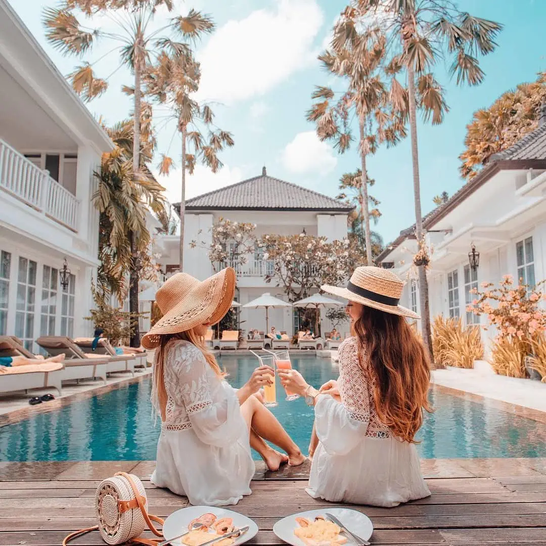2025/04/Twin-poolside.webp