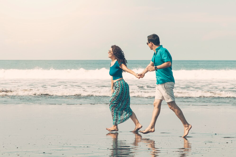 2025/05/couple-enjoy-their-honeymoon-in-seminyak-bali-2.png
