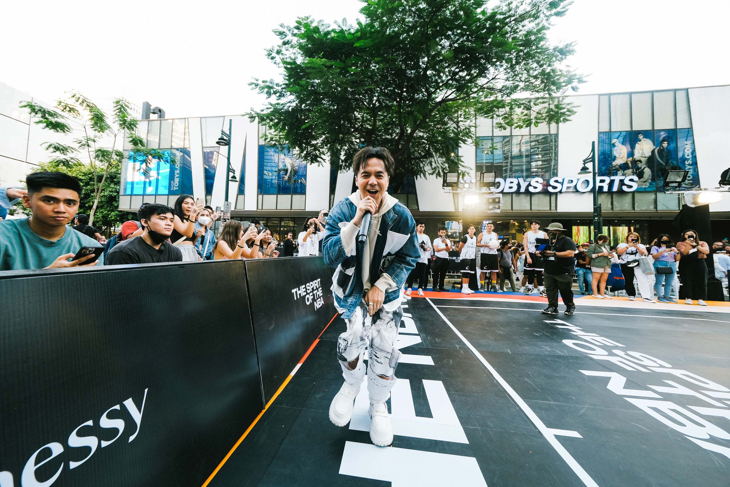 Hennessy x NBA Magic Liwanag Cam A 137 1