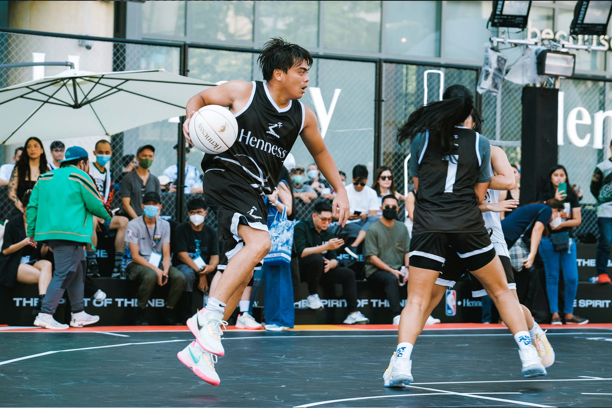 Hennessy x NBA Magic Liwanag Cam B 49