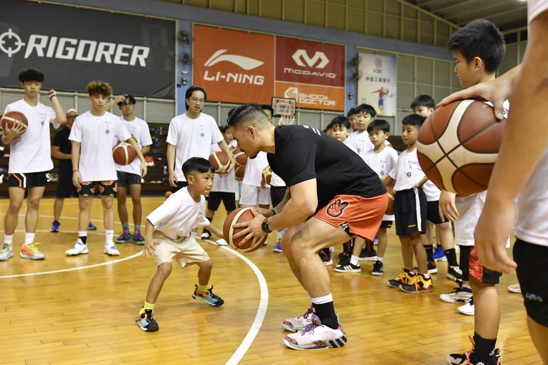 Basketball trainer Kyle Travis 