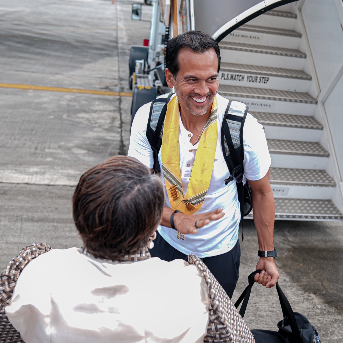 Erik Spoelstra arriving in Manila for the 2023 FIBA World Cup