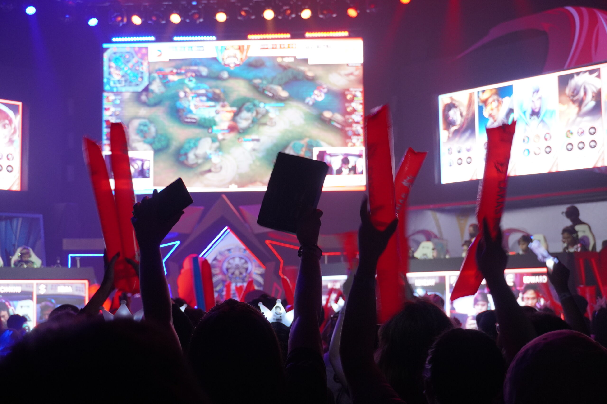 Fans at the MPL PH Season 12 live