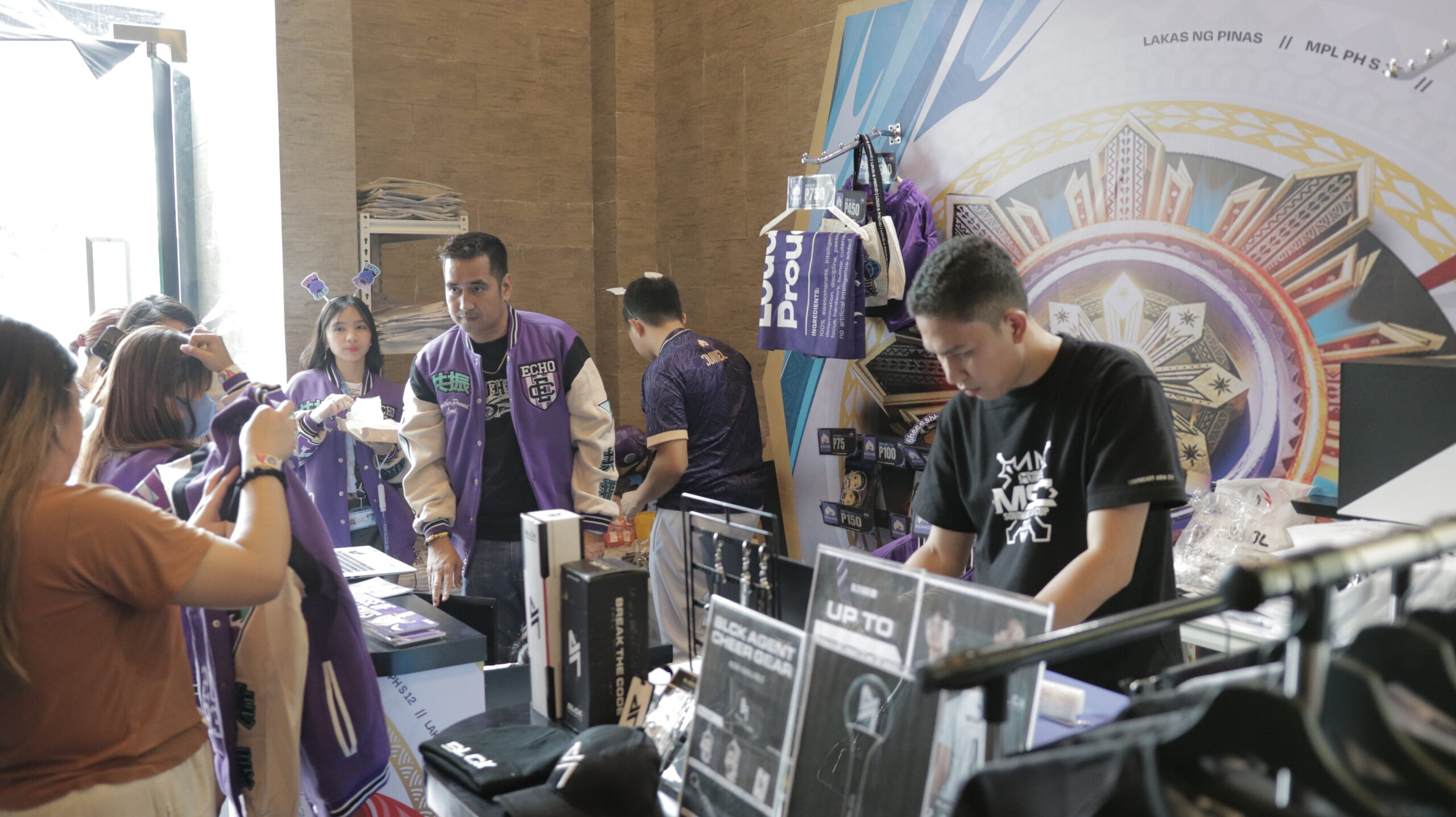 Fans at the MPL PH Season 12 live