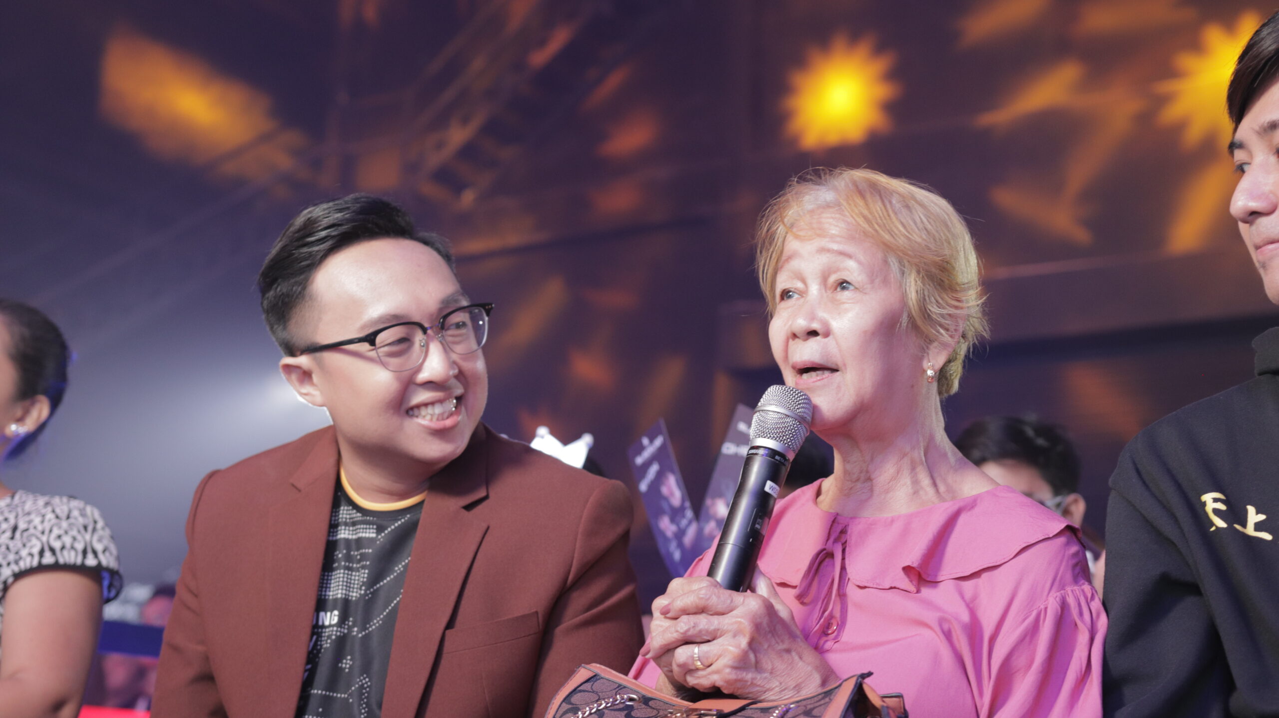 Meet Lola Gaming: The 74 Year Old Mobile Legends Streamer
