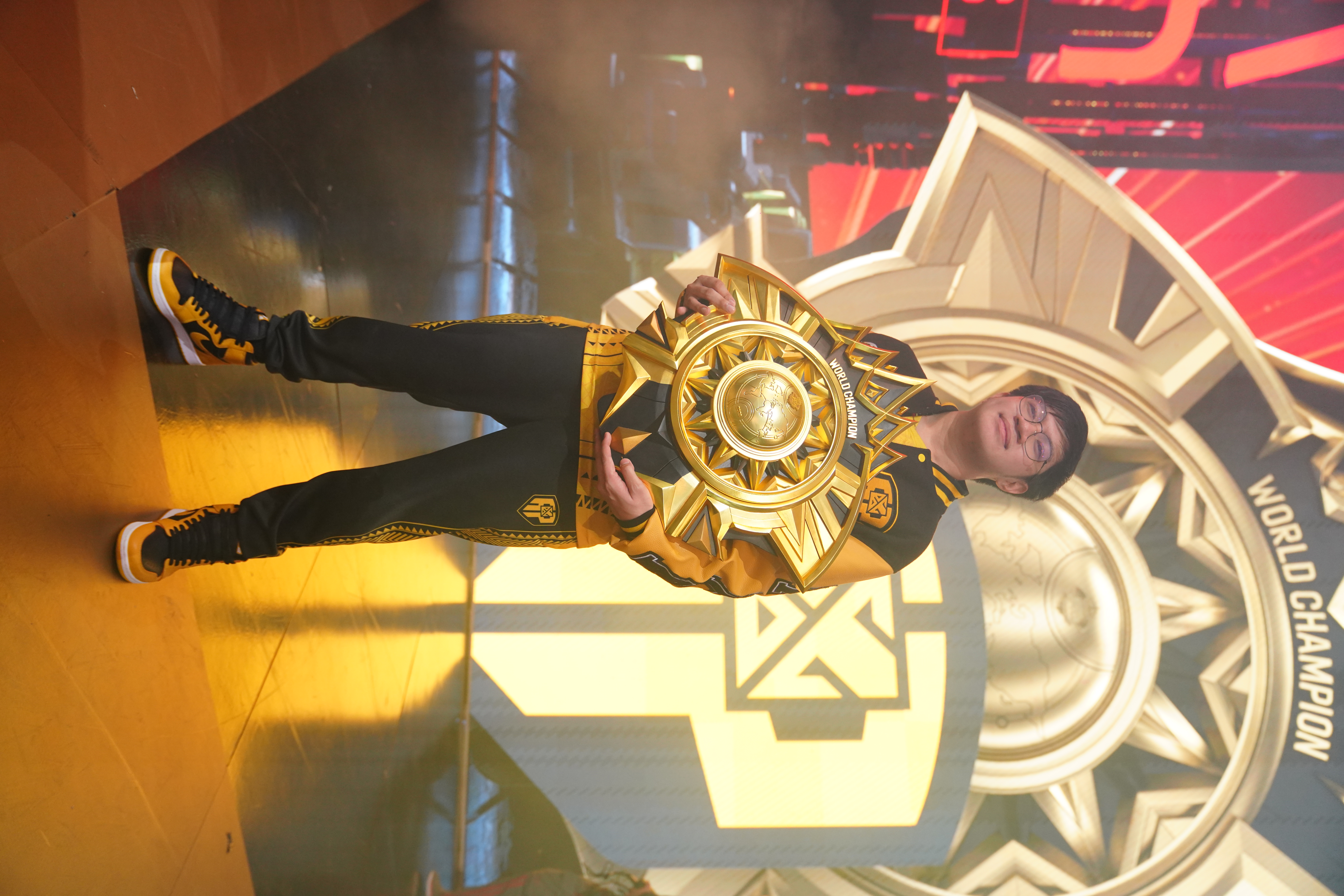 It’s All About the Team: AP.Bren’s Pheww on Becoming the 2023 Esports Athlete of the Year