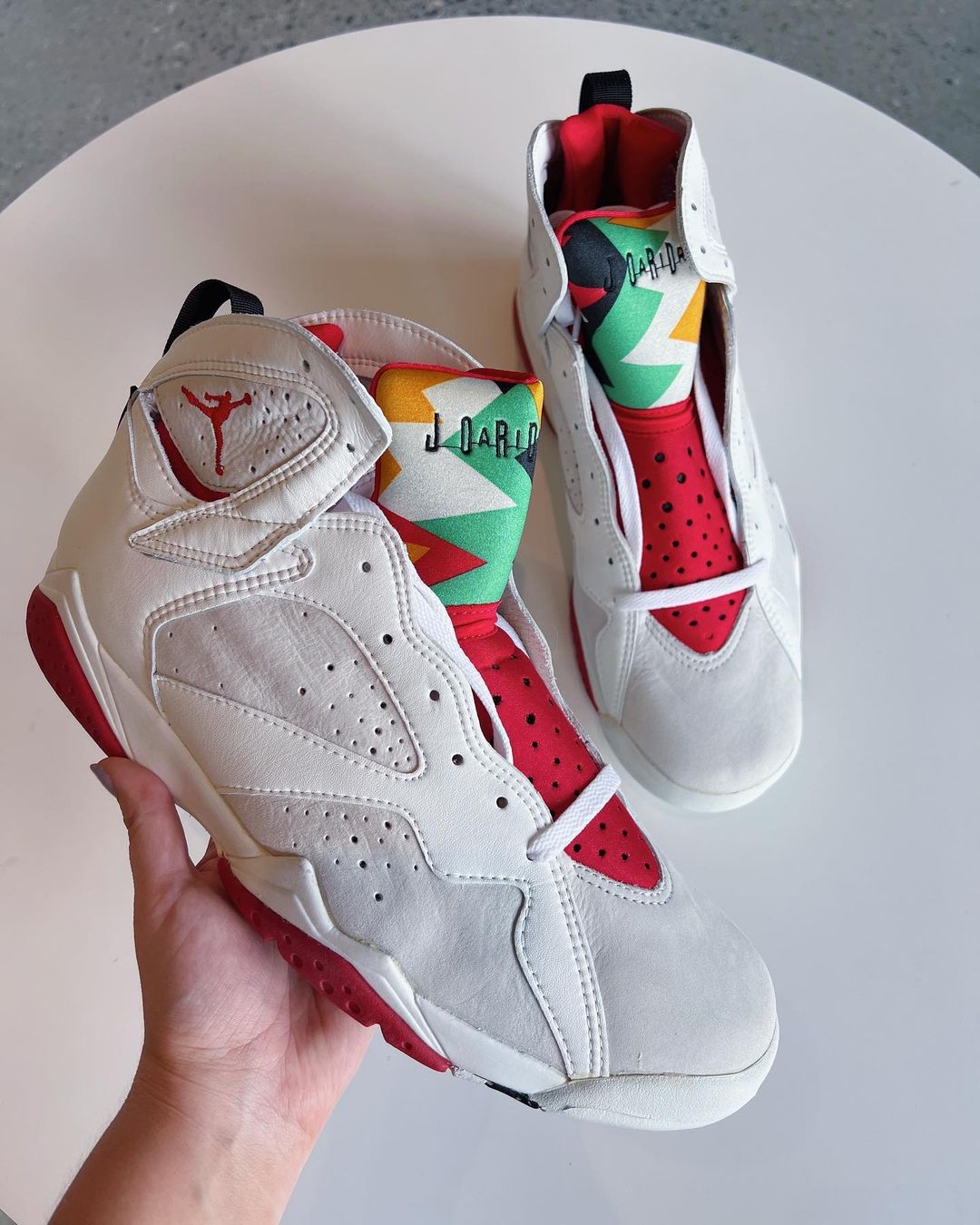 Cartoon-inspired sneaker colorways: Hare Jordan