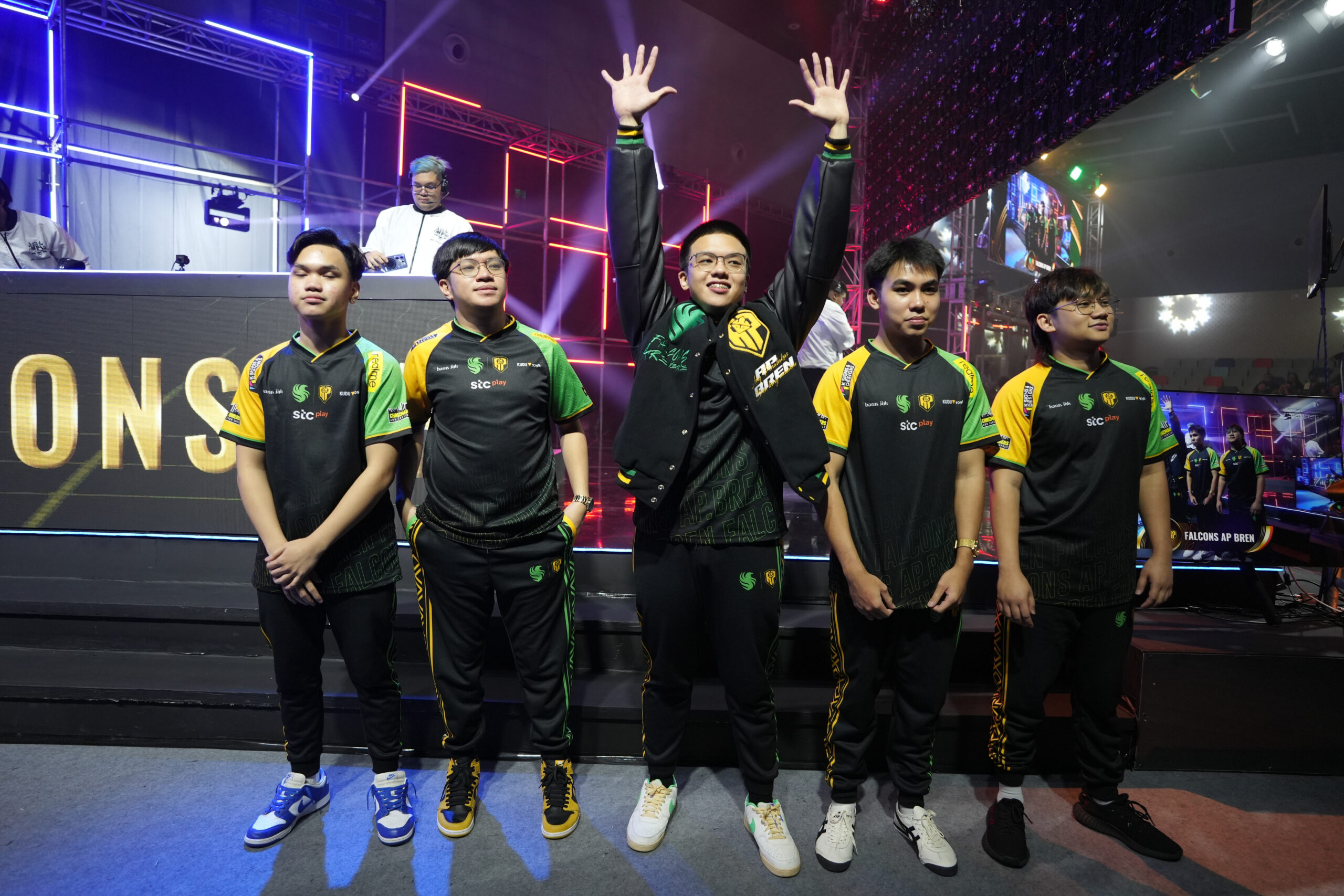 Falcons AP.Bren’s Owgwen Flies High as the MPL PH’s All Star Roamer