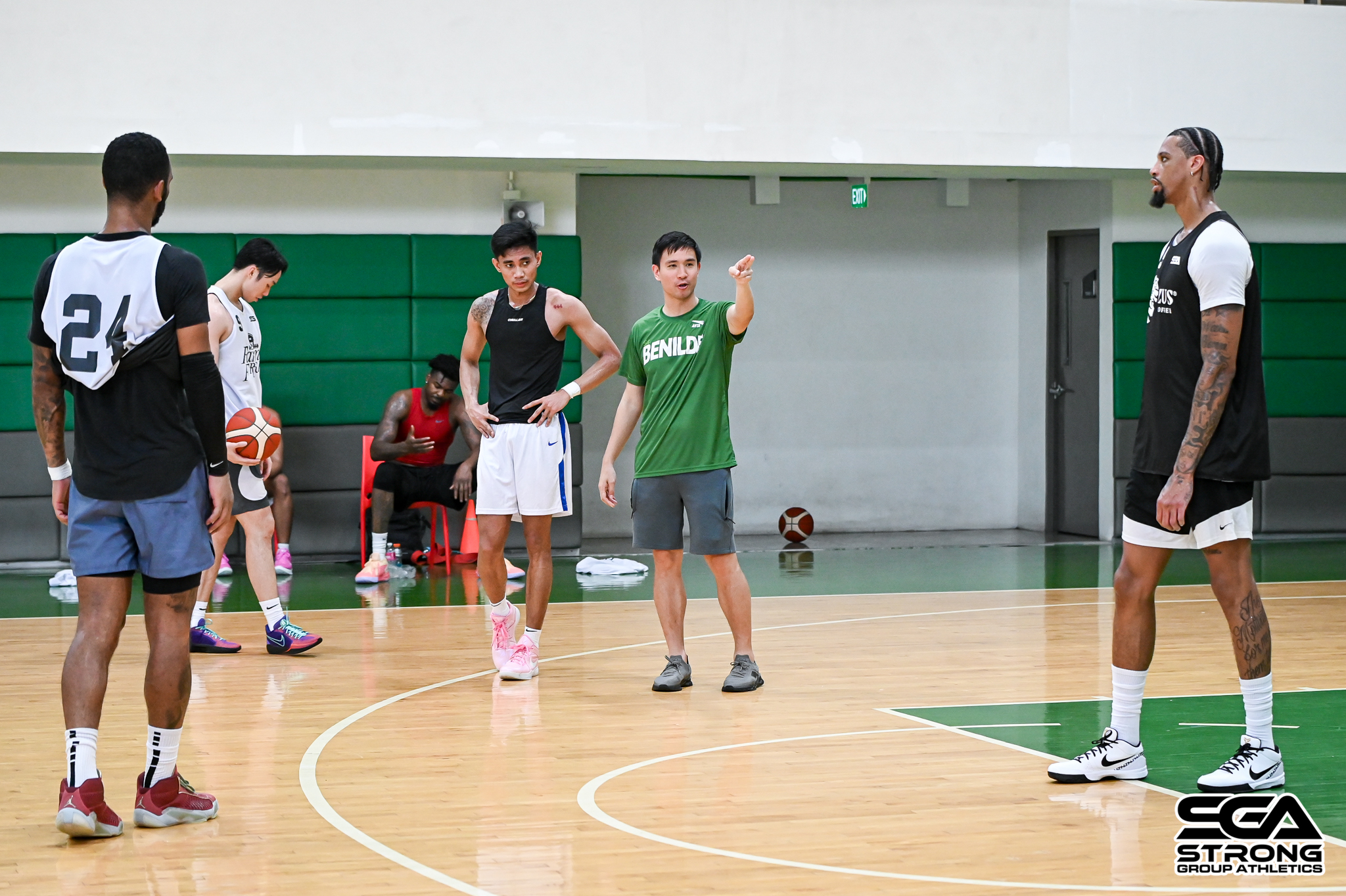 Charles Tiu coaching Strong Group Athletics for Jones Cup 