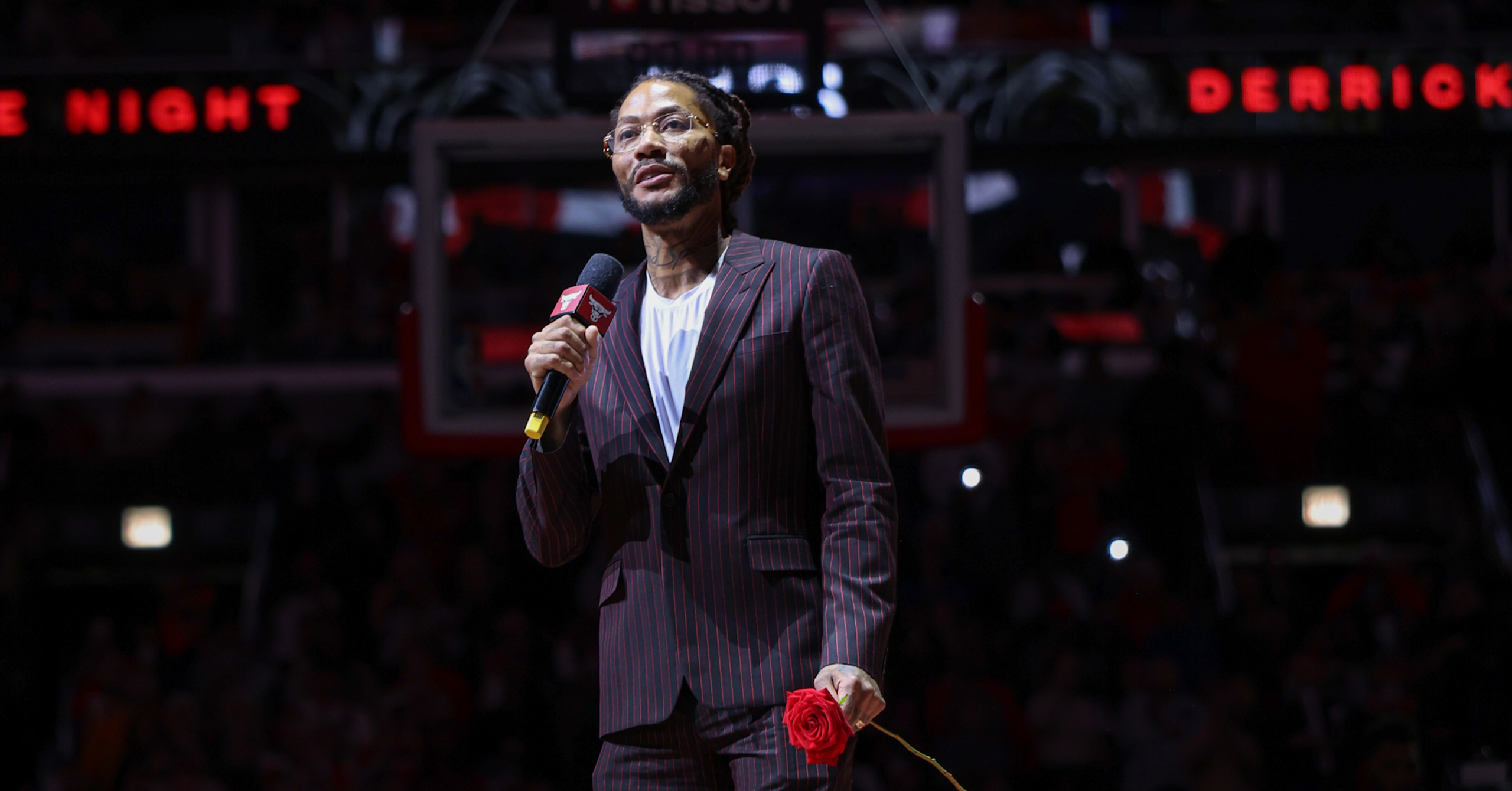 Derrick Rose during his halftime speech
