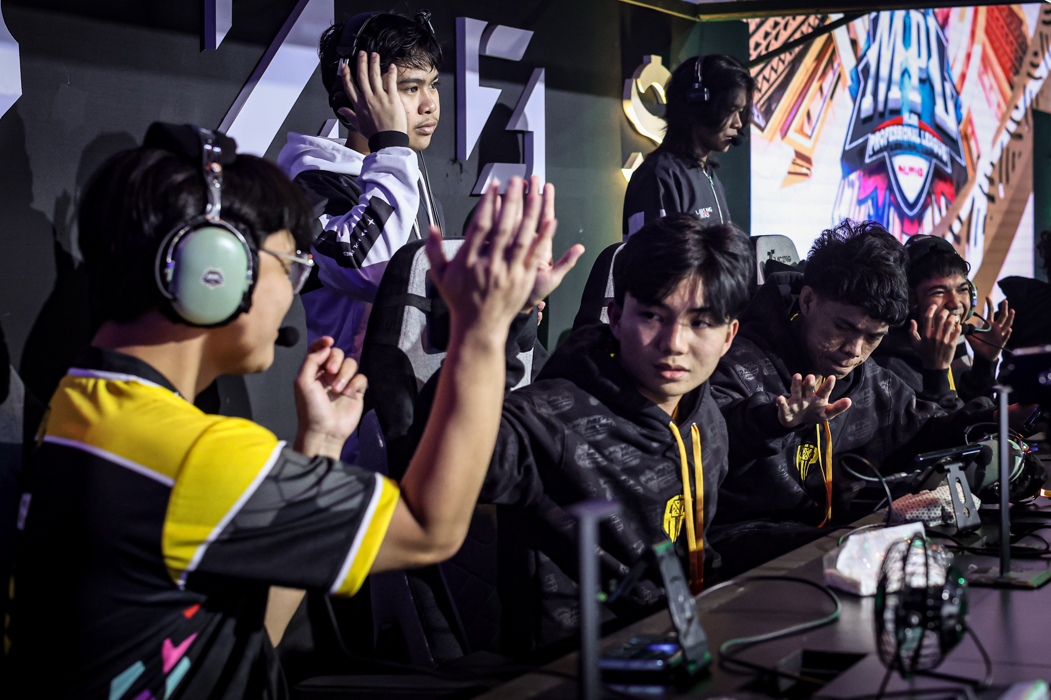 AP.Bren Jamespangks Still Sees a Road to Playoffs