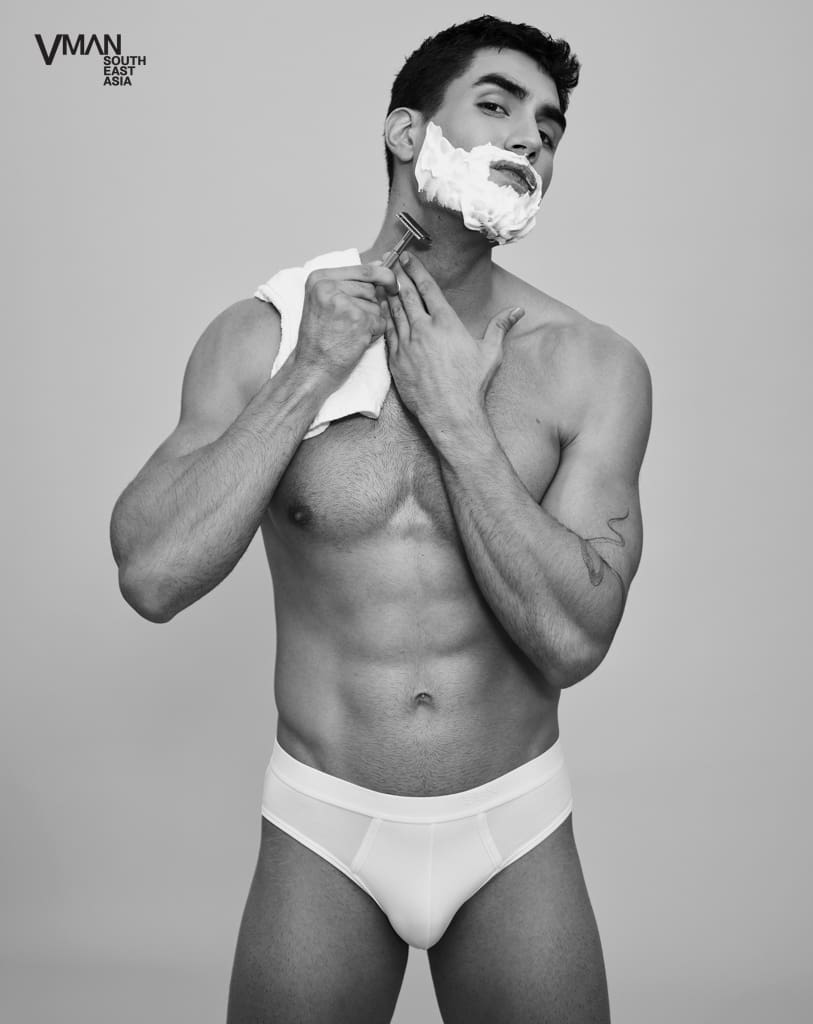 Kirk wears underwear BENCH/