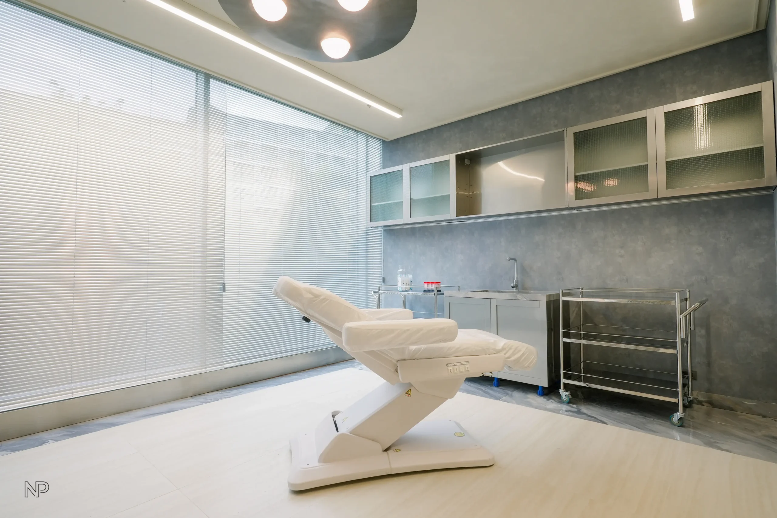 CONSULTATION AND TREATMENT ROOM