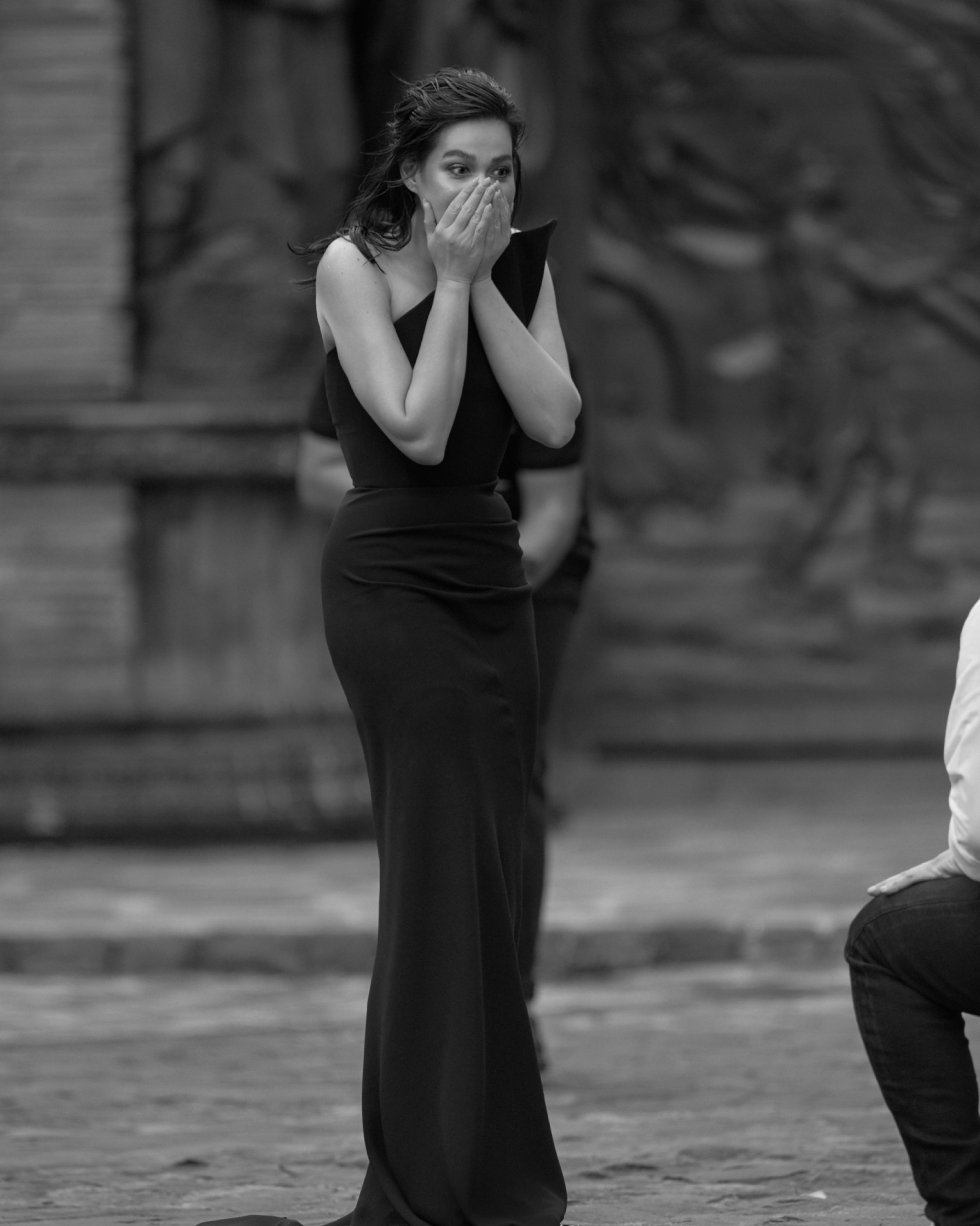 Bea Alonzo is surprised by Dominic Roque's proposal.