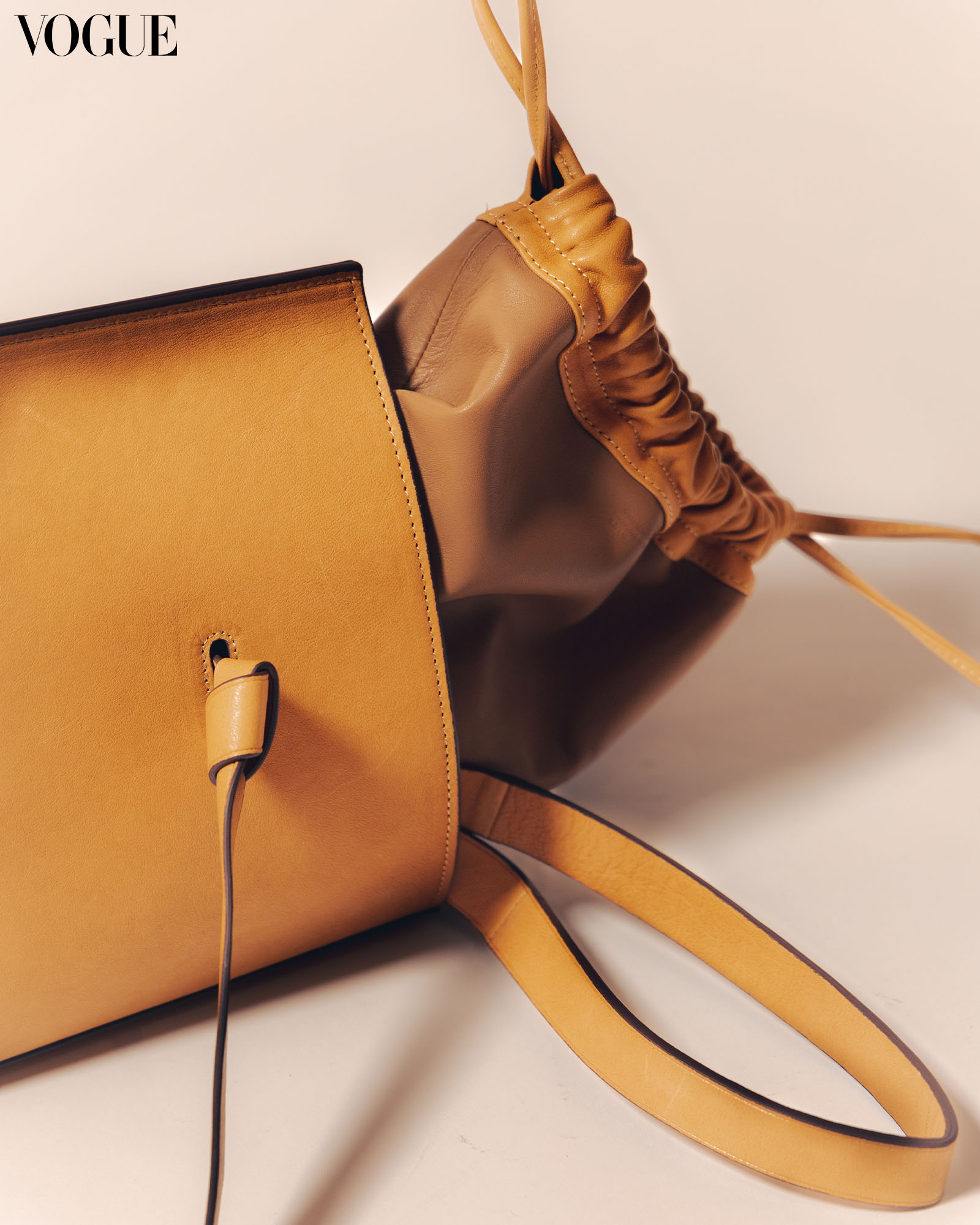 Minsan Objects’ Plantsa + Palaman bag in Apa/Tapa shade.