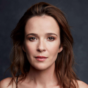 Claire van der Boom