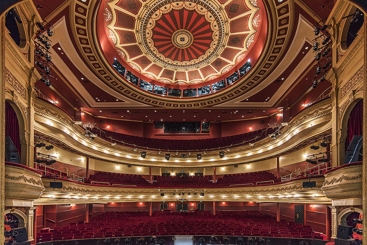 GETTING TO THE THEATRE His Majestys Theatre