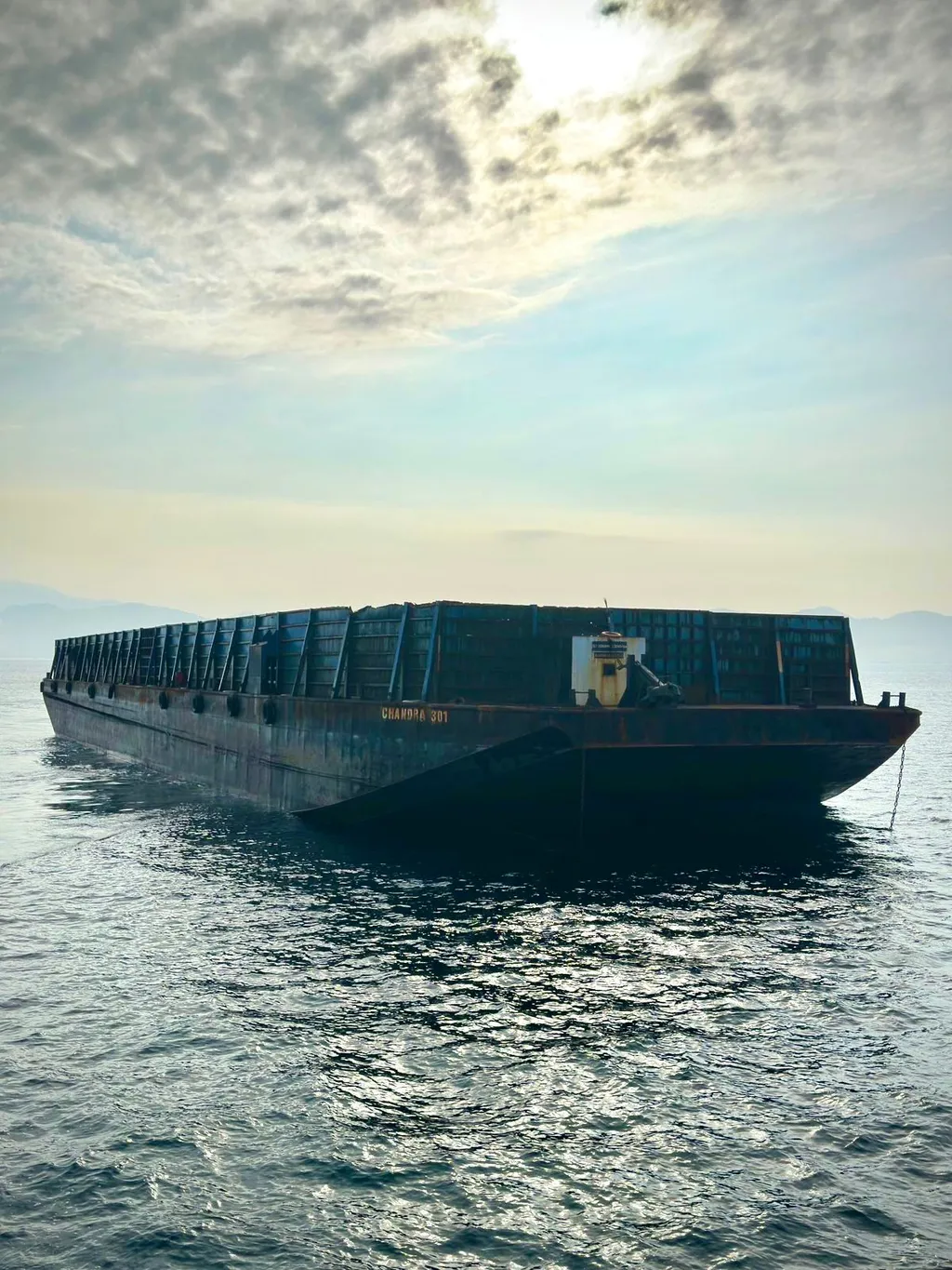 Forsale 1 set 300 feet (ft) TugBoat Dan Tongkang (Barge)