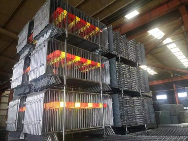 Crowd Control Barriers – Packed on Stackable Pallets for Switzerland