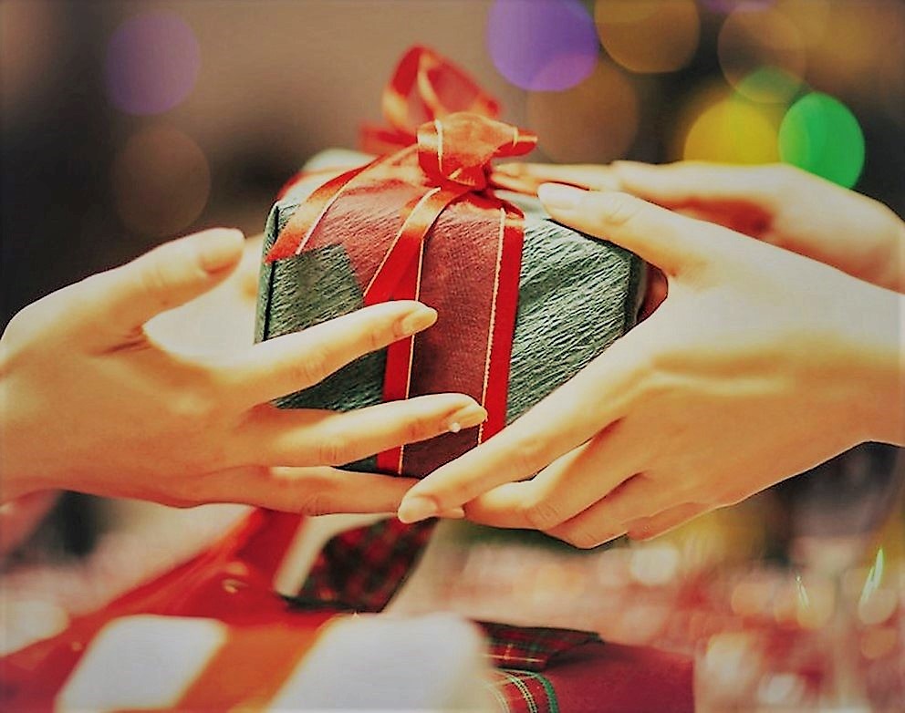 From roast lamb to gift giving: A Greek Australian's Christmas in