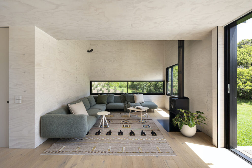 Green Magazine Issue 83, 'Bach to Basics' house feature—Diana Snape