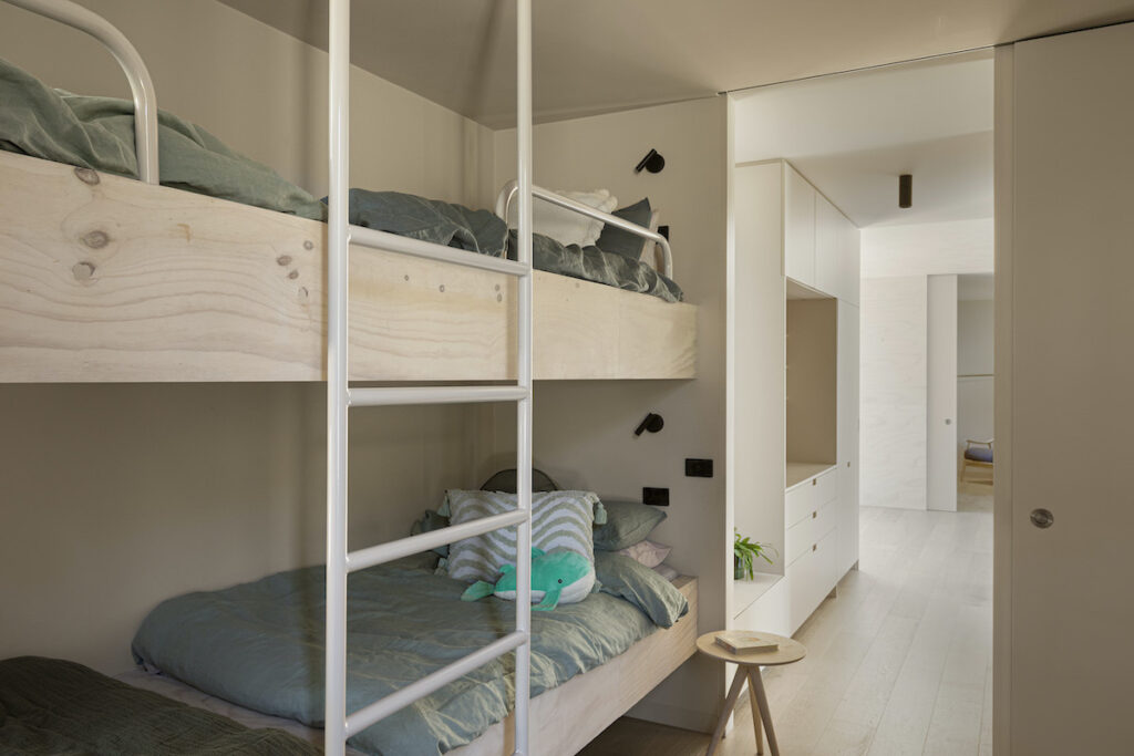Green Magazine Issue 83, 'Bach to Basics' house feature—Diana Snape