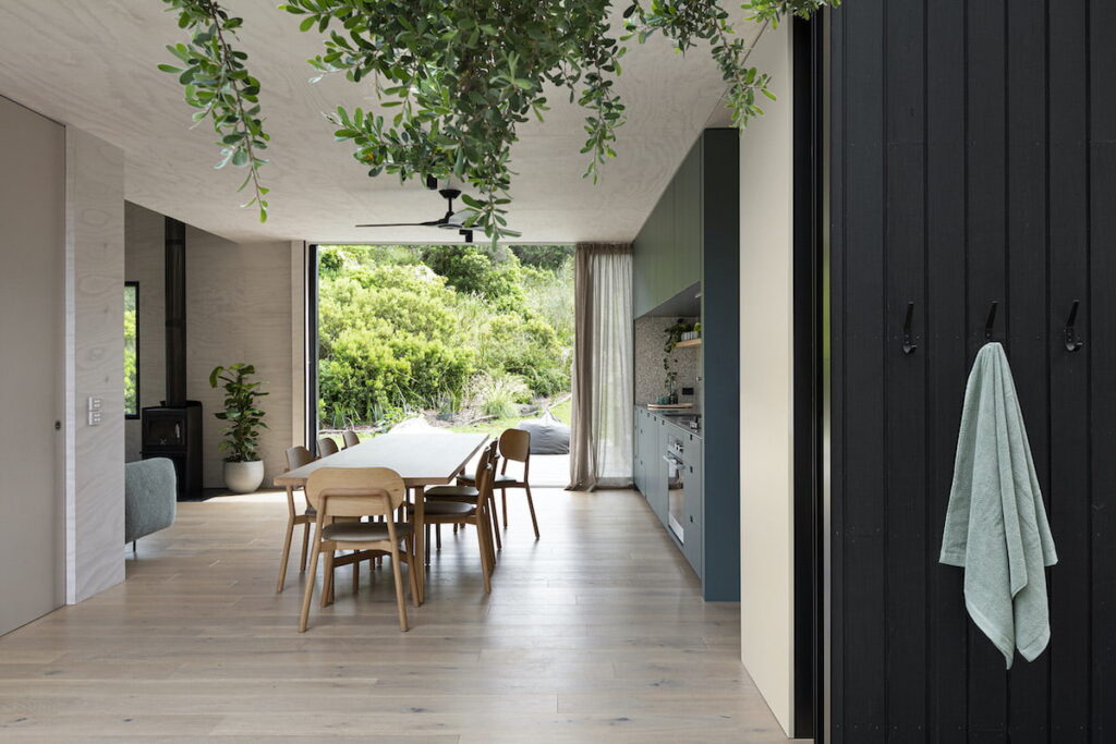Green Magazine Issue 83, 'Bach to Basics' house feature—Diana Snape