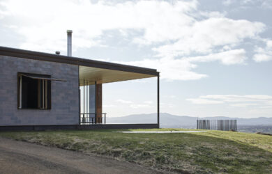 Robbie Walker’s Mansfield House is an exercise in elemental exposure and snug protection | Robbie Walker’s Mansfield House | Photography: David Kulesza