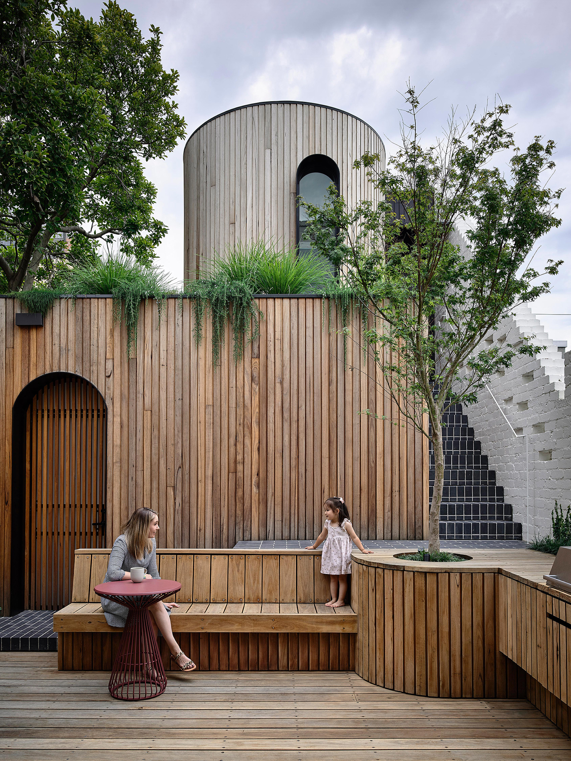Vertical timber panelling envelops the rear courtyard, photographed for green magazine issue 91: Lit Up by Derek Swalwell.