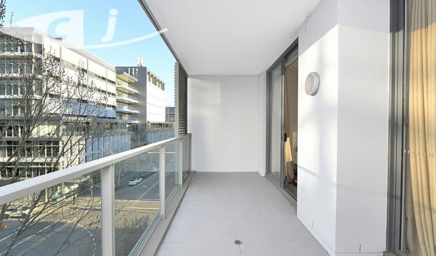 501/76 Rider Boulevard