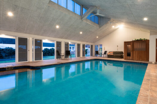 Home PLUS Pool House on 918m2