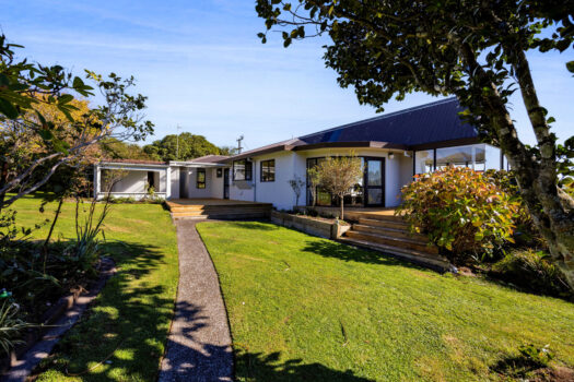 Spectacular Views on Oakura Fringe