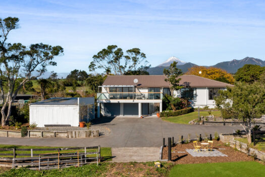 Spectacular Views on Oakura Fringe