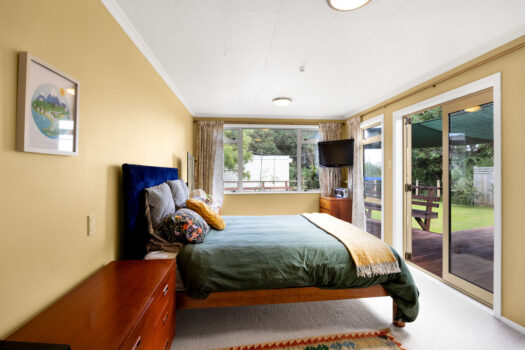 VENDORS RELOCATING – BRING AN OFFER