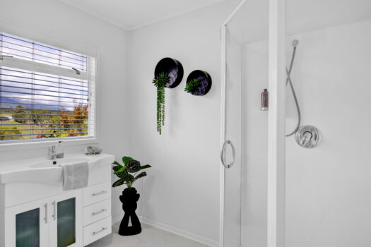 Spectacular Views – Family Home on Oakura Fringe