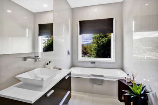 Spectacular Views – Family Home on Oakura Fringe