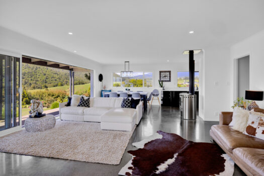 Spectacular Views – Family Home on Oakura Fringe