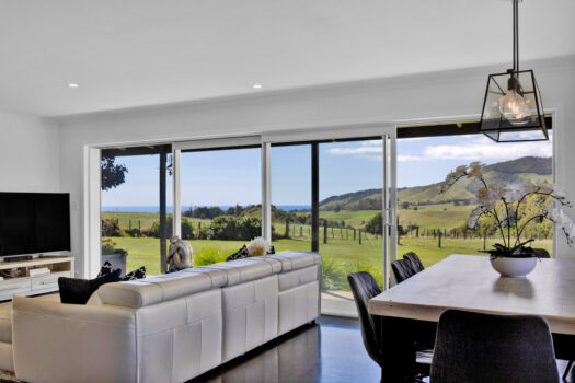 Spectacular Views – Family Home on Oakura Fringe